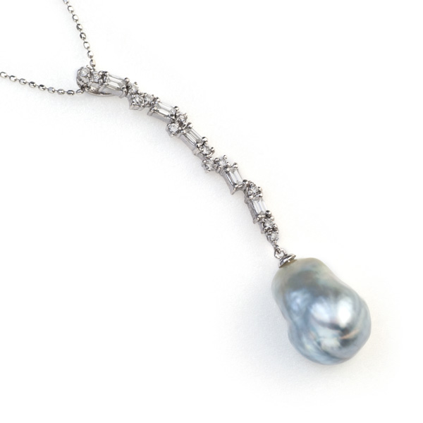 南洋真珠バロックxバケットカットダイヤｘダイヤモンドペンダント クレセント ローズカットダイヤ カラーストーンのオーダージュエリー ベーネベーネ